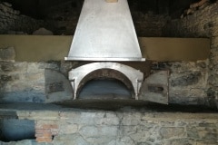 Chantier-£-Rénovation-de-diferentes-partie-du-four-à-pain-dont-refection-dune-partie-du-dôme-de-briques