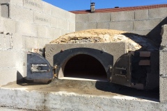 Chantier-_-Fin-de-fabrication-du-dôme-de-Four-à-pain-en-exterieur