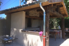 Four-à-pain-en-exterieur-.Hotte-pierres-et-bois