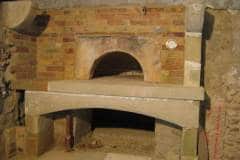 Four-à-pain-habillage-briques-et-support-hotte-en-pierre-de-taille