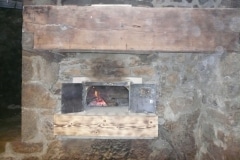 Four-à-pain-hotte-bois-Habillage-pierres
