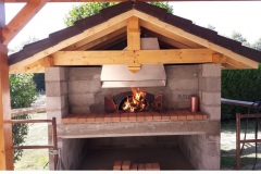 Four-exterieur-.-Hotte-en-métal.